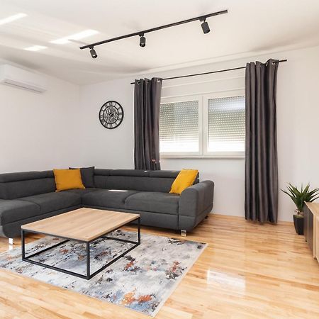 Modern And Spacious Apartment Helena Near The Beach Privlaka (Zadar) Exterior foto